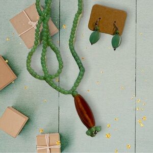 Vintage 80s Jade and Brown Beaded necklace and Earring Set